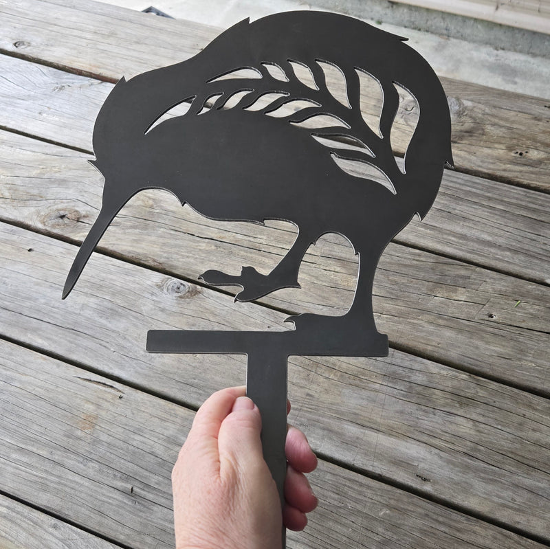 kiwi garden stake